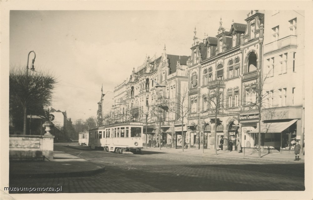 Gdańsk, wschodnia pierzeja przy rynku we Wrzeszczu