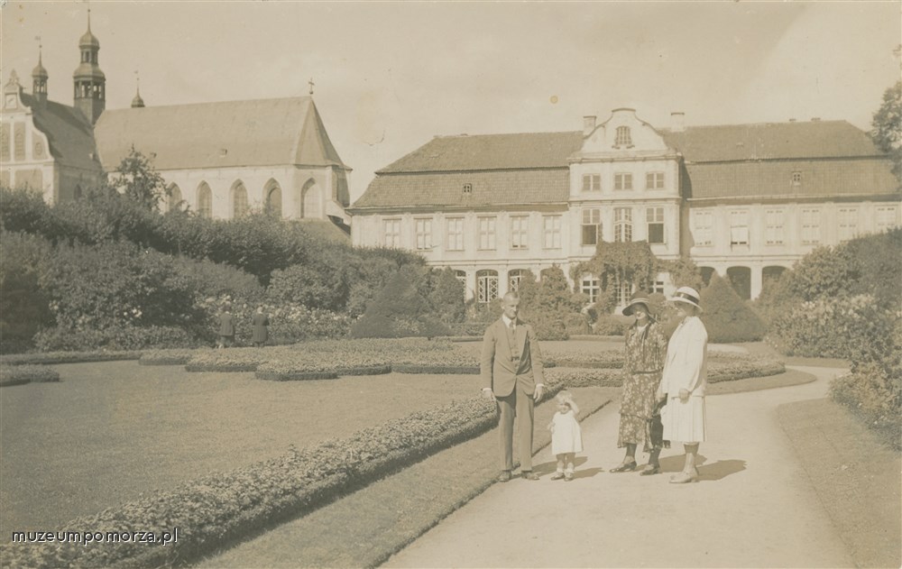 Oliwa, Pałac Opatów