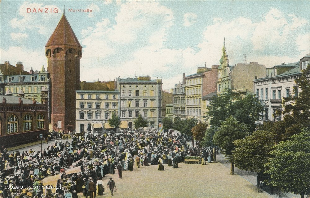 Plac Dominikański przed Halą Targową